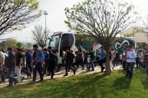 Timsah, İstanbul'a meşalelerle uğurlandı