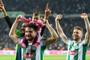 Konyasporlu &Ouml;mer Ali Şahiner futboluyla herkesi mest etti