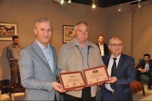 Bursa MODEF 'e katılan firmalara plaket