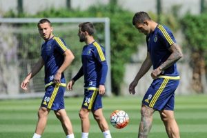 Fenerbah&ccedil;e, Galatasaray ile oynayacağı derbi ma&ccedil;ının hazırlıklarını s&uuml;rd&uuml;r&uuml;yor