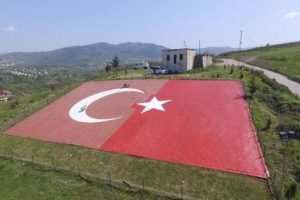 600 metrekarelik bayrağa bakım