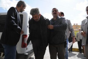 Ayrı yaşadığı eşini &ouml;ld&uuml;ren koca yakalandı