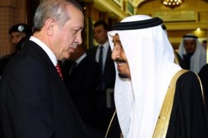 Kral Selman T&uuml;rkiye'ye geldi, u&ccedil;aktan y&uuml;r&uuml;yen merdiven ile indi