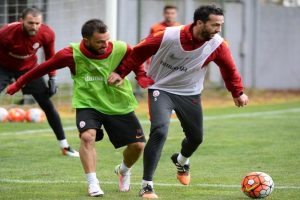 Galatasaray, Fenerbah&ccedil;e ma&ccedil;ı hazırlıklarına devam etti