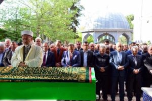 Aziz Kocaoğlu'nun annesi son yolculuğuna uğurlandı