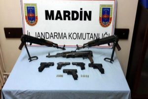 Derik'te polisi şehit eden PKK'lıların silahları ele ge&ccedil;ti