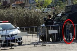 Emniyet m&uuml;d&uuml;r&uuml;nden boyacı &ccedil;ocuğa &ouml;d&uuml;l