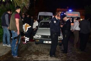 Seyir halindeki aracı taradılar: 1 &ouml;l&uuml;, 1 yaralı