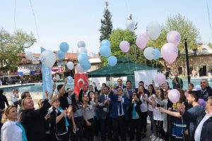 Balonlar Bursa'da kanser i&ccedil;in g&ouml;ky&uuml;z&uuml;ne salındı