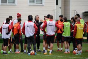 Galatasaray'da derbi ma&ccedil;ı 11'i belli olmaya başladı
