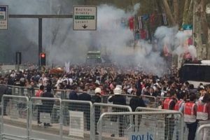 Vodafone Arena'da ma&ccedil; &ouml;ncesi polis m&uuml;dahalesi oldu