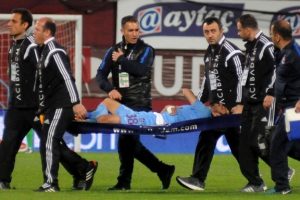 Trabzonspor'da ameliyat olan Ramazan &Ouml;v&uuml;&ccedil;, iki ay formasından uzak kalacak