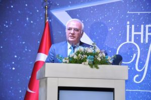 Elitaş, Yeni Merkez Bankası Başkanını &ouml;vd&uuml;