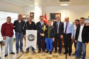 Bursa'da gen&ccedil; motokros&ccedil;ular Şevki Şevkiev'e emanet