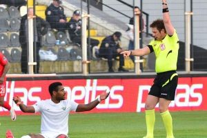 Akhisar Belediyespor'dan hakeme &ouml;fke