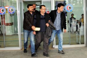 &Ccedil;anakkale'de FET&Ouml; operasyonu: 5 g&ouml;zaltı