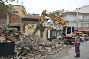 Bursa'da trafik &ccedil;ilesine yıkımlı neşter