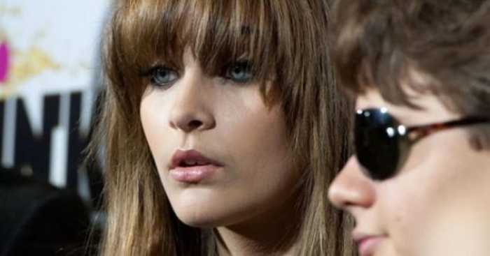 Paris Jackson dudağının i&ccedil;ine d&ouml;vme yaptırdı...