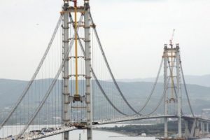 K&ouml;rfez Ge&ccedil;iş K&ouml;pr&uuml;s&uuml;'nde iki yakanın birleşmesine 340 metre kaldı