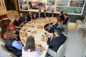 Bursa Nil&uuml;fer'de Başkan Bozbey &ccedil;alışanlarla &ouml;ğle yemeğinde bir araya geldi