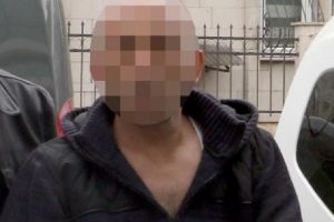 &Ccedil;&ouml;p y&uuml;z&uuml;nden tartıştığı komşusuna kızıp tabancayla ateş etti