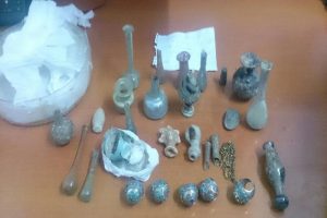 &Uuml;zerlerinden tarihi eser &ccedil;ıktı
