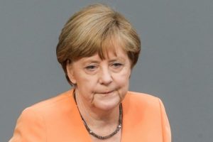 Merkel: "T&uuml;rkiye'nin başvurusunu inceliyoruz"