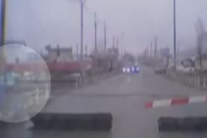 Kulaklıkla ilerlerken trenin altında kaldı