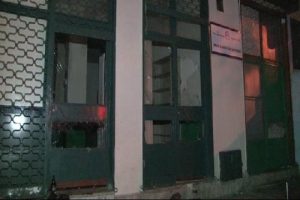 Kahvehane yapmak i&ccedil;in kiralamak istediği Kur'an kursu binasının camlarını kırdı