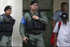 Panama Belgeleri: Mossack Fonseca'ya polis baskını