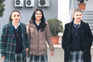 'Kırgın &Ccedil;i&ccedil;ekler' yine zirvede...