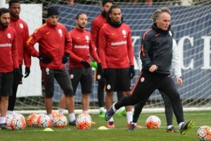 Galatasaray, Hakan Balta - Denayer tandemiyle sadece bir ma&ccedil; kazanabildi