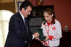 Bursa'da d&uuml;nya ikincisi badmintoncuya &ouml;d&uuml;l