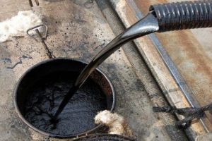 Petrol 44 doları aştı