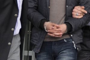 Kız kardeşinden ayrılan eniştesini &ouml;ld&uuml;rd&uuml;