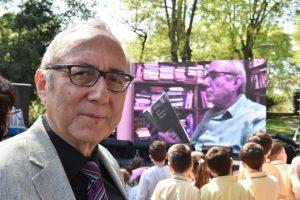 Ataol Behramoğlu'na doğum g&uuml;n&uuml; hediyesi