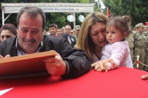 Şehit babasını b&ouml;yle uğurladı
