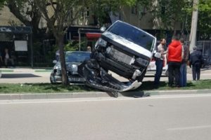 Bursa'da aniden yola &ccedil;ıkan yaya kazaya neden oldu!