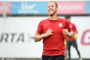 Semih Kaya'nın bir kez daha sağ bekte g&ouml;rev alması bekleniyor