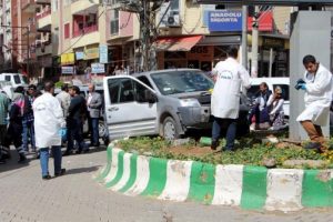 Aracında silahlı saldırıya uğrayan inşaat&ccedil;ı &ouml;ld&uuml;