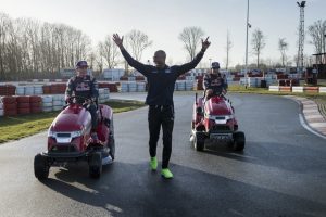 D&uuml;nyanın en hızlı s&uuml;r&uuml;c&uuml;leri direksiyon başına ge&ccedil;iyor