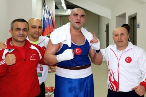 Ali Eren Demirezen 91 kiloda yarı finale &ccedil;ıktı