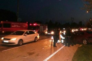 Emniyet şeridindeki araca otomobil &ccedil;arptı: 5 yaralı