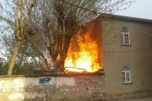 &ccedil;ocukların ateşle oyunu bah&ccedil;eyi yaktı