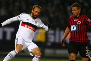 Bursaspor, Serdar Kurtuluş i&ccedil;in nabız yokluyor