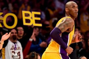 Kobe Bryant basketbola veda ma&ccedil;ında şov yaptı