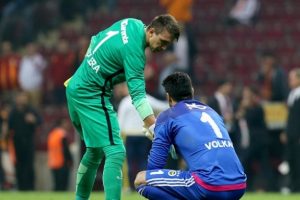 Muslera, Fenerbah&ccedil;eli meslektaşı Volkan Demirel'e moral verdi