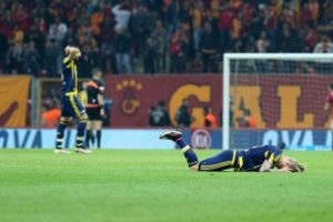 Fenerbah&ccedil;e, 17 sene sonra ilk kez Galatasaray'ı yenemedi