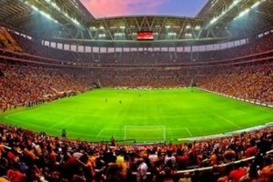 Galatasaray-Fenerbah&ccedil;e derbisinde Beşiktaş gerginliği