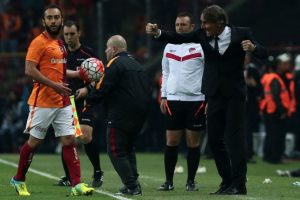 Sneijder, Olcan'a &ccedil;ıkıştı